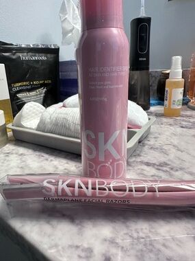 SKINBODy Pink Dermaplane Facial Razors + Hair Identifier Spray